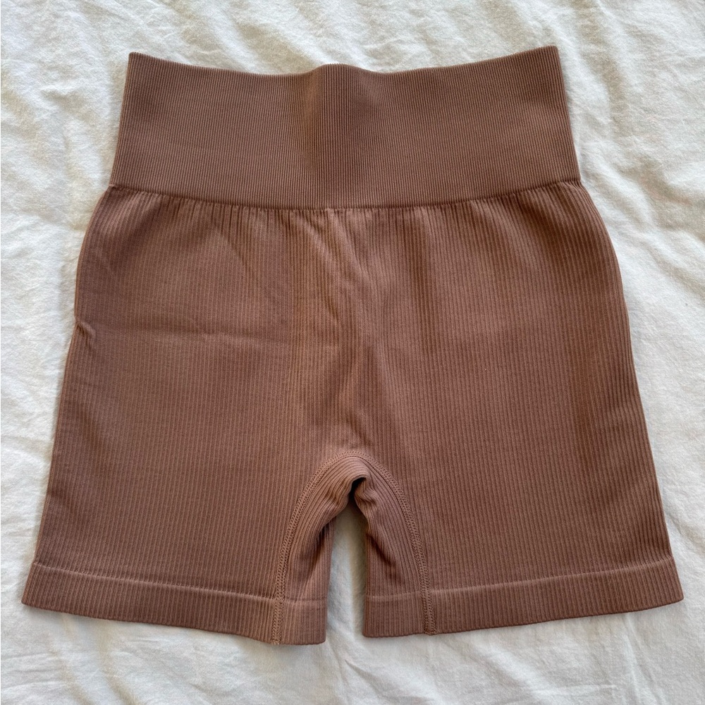 OQQ Women’s Size Large Seamless Ribbed Biker Shorts High Waisted Brown